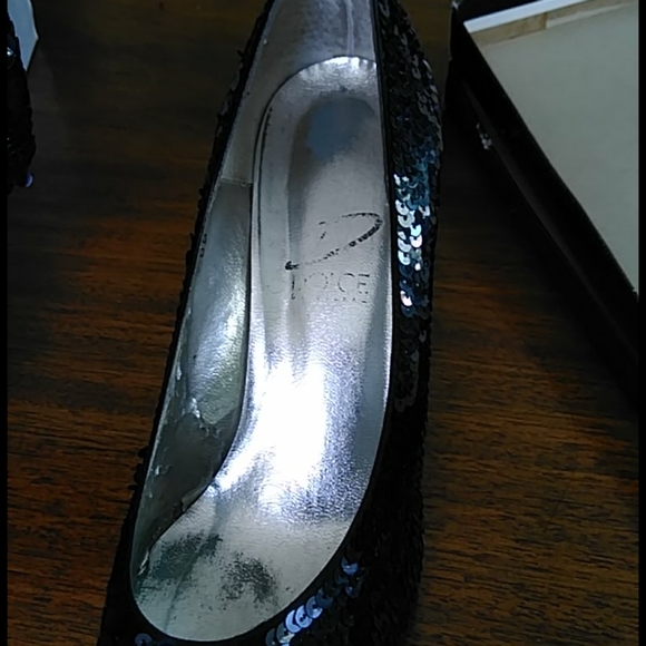 Shoes - Picture 4 of 7